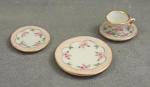 4pce place setting- Posies with peach border
